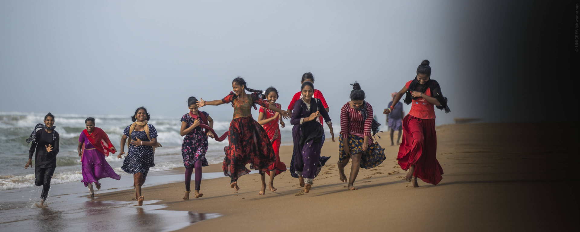 UNICEF pomaga położyc krez małżeństwom dzieci