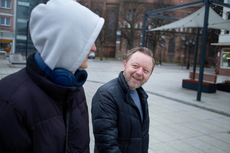 19-letni Andrii z Ukrainy podczas spotkania z Marcinem, asystentem usamodzielniania.