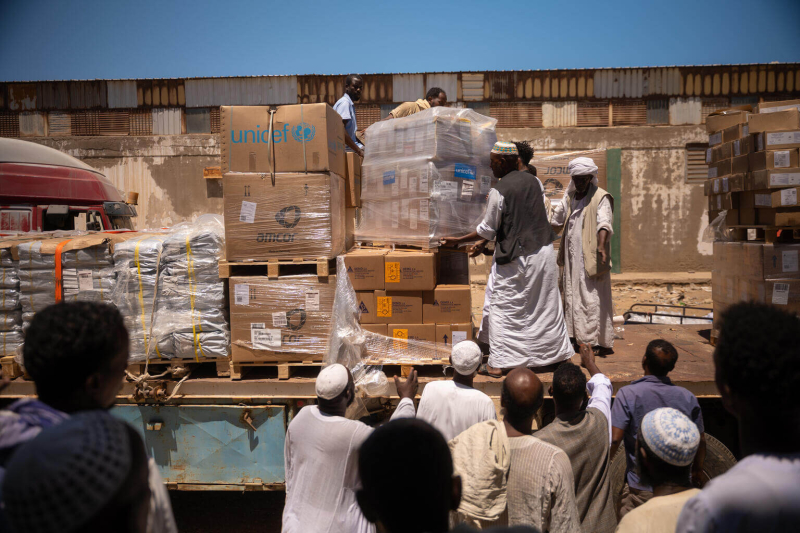 UNICEF dostarcza do Sudanu niezbędne produkty humanitarne i ratującą życie pomoc.