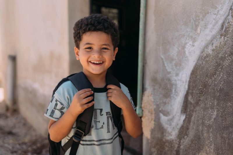 Prowadzimy programy dla uchodźców, które wspierają rodziny z dziećmi, aby najmłodsi, tacy jak pięcioletni Khaled mogli się uczyć.