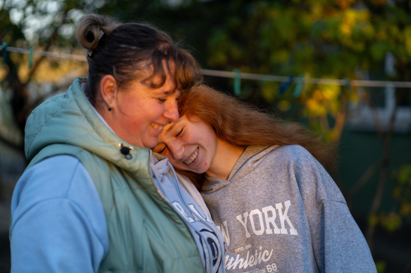 Wysiedlone rodziny we wschodniej Ukrainie z pomocą UNICEF przygotowują się do kolejnej zimy