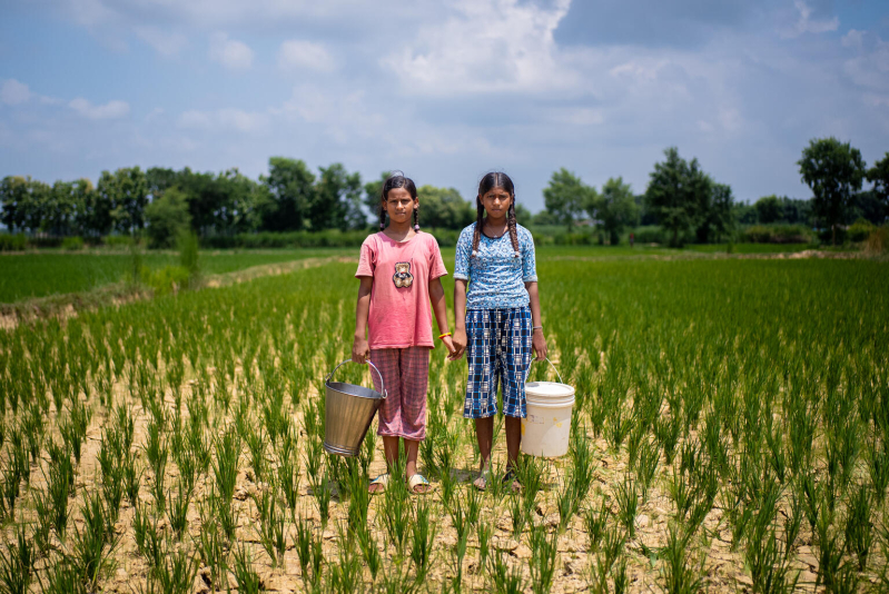 Kryzys wodny - zdjęcie dziewczynek