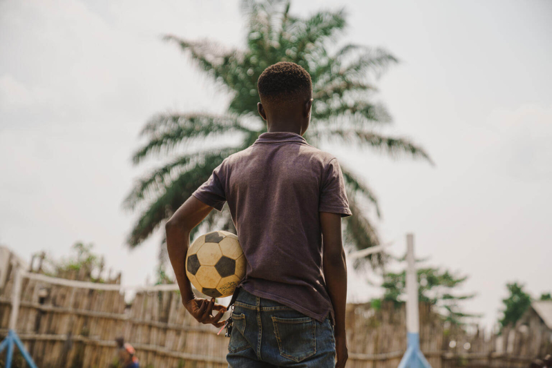 W Demokratycznej Republice Konga wsp&oacute;łpracujemy z lokalnymi organizacjami pozarządowymi, aby chronić dzieci,