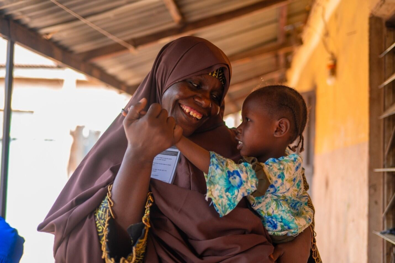 ŚWIATOWY DZIEŃ ZDROWIA - wesoła pani z dzieckiem