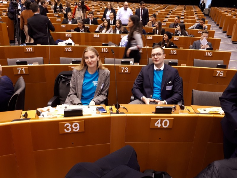 Bruksela, Polscy młodzi przedstawiciele na spotkaniu w Parlamencie Europejskim z okazji obchodów Międzynarodowego Dnia Praw Dziecka