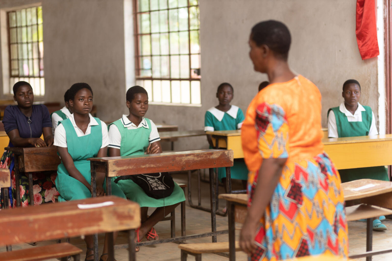 Lekcja w szkole podstawowej Mfera w dystrykcie Chikwawa w południowym Malawi