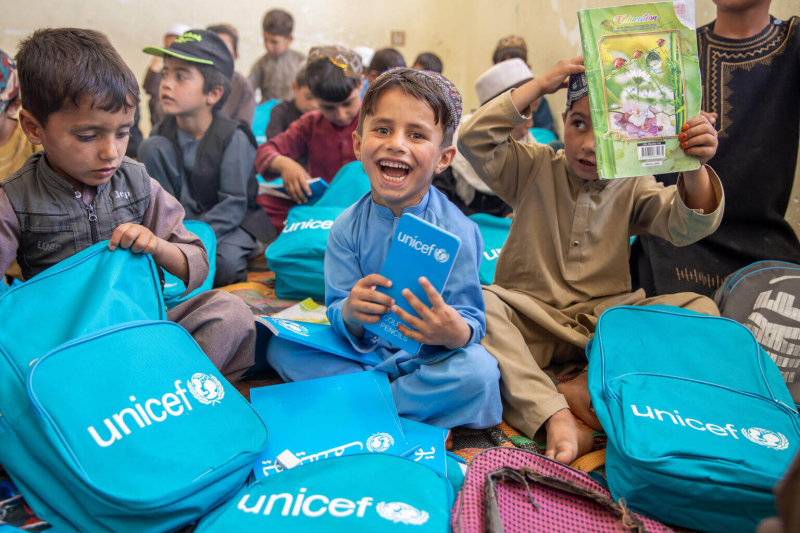 Tworzymy bezpieczne przestrzenie edukacyjne oraz dostarczamy niezbędne materiały