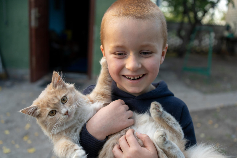 Wysiedlone rodziny we wschodniej Ukrainie z pomocą UNICEF przygotowują się do kolejnej zimy