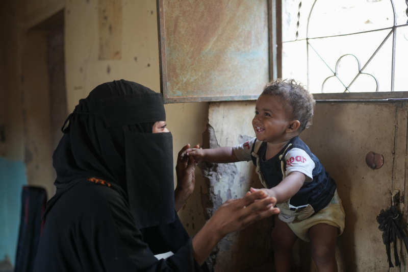 półtoraroczny Sanad z mamą