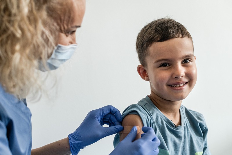 Do krajów objętych programem ACT-A / COVAX trafiło w 2022 roku 1.8 mld dawek szczepionek przeciwko COVID-19