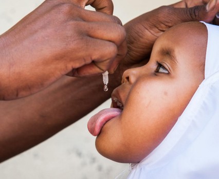 Wielki dzień dla Afryki: wirus polio odchodzi w zapomnienie