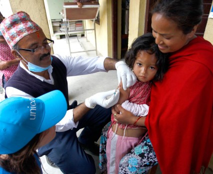 UNICEF w Nepalu rozpoczyna już masowe szczepienia dzieci