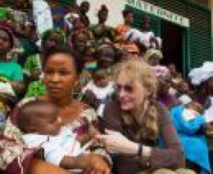 Mia Farrow z wizytą w Gwinei