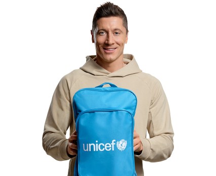 „Prezenty bez Pudła” najlepiej prezentują się w użyciu – Robert Lewandowski, wspiera program UNICEF Polska