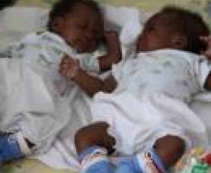 Dziennik z Haiti V – Namiot niemowlaków