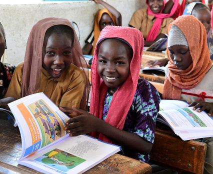 Jak edukować pracowników na temat pomocy humanitarnej?