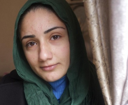 Być młodą kobietą, emigrantką