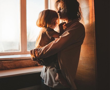 Jak zadbać o zdrowie psychiczne swojego dziecka: krótki kurs rodzicielstwa