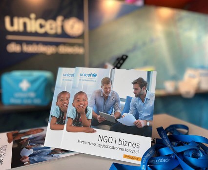 UNICEF Polska wydał przewodnik „NGO i biznes. Partnerstwo czy jednostronna korzyść?”