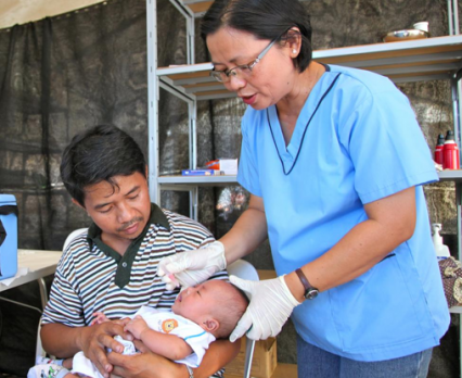 Uszkodzony przez tajfun Haiyan system bezpiecznego transportu i przechowywania szczepionek znów działa