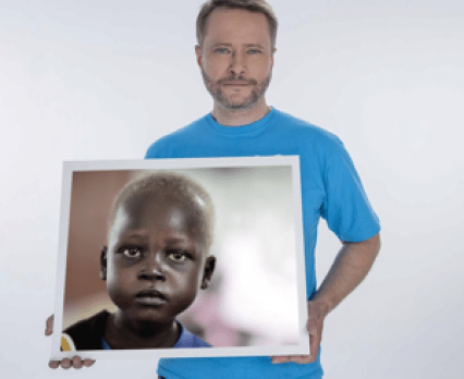 Artur Żmijewski apeluje o pomoc dla dzieci w Sudanie Południowym