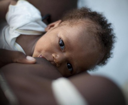 UNICEF: Każdego roku karmienie piersią mogłoby uratować życie ponad 820 000 dzieci