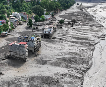 Niszczycielskie powodzie w północnym Nepalu: Potężny żywioł w dystrykcie Rasuwa.