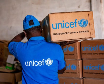 W 2020 roku UNICEF dostarczył na świecie produkty i usługi o rekordowej wartości niemal 4,5 mld dolarów