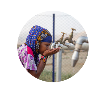 wesprze dostawy czystej wody w sytuacjach kryzysowych oraz budowę trwałej infrastruktury wodno-sanitarnej