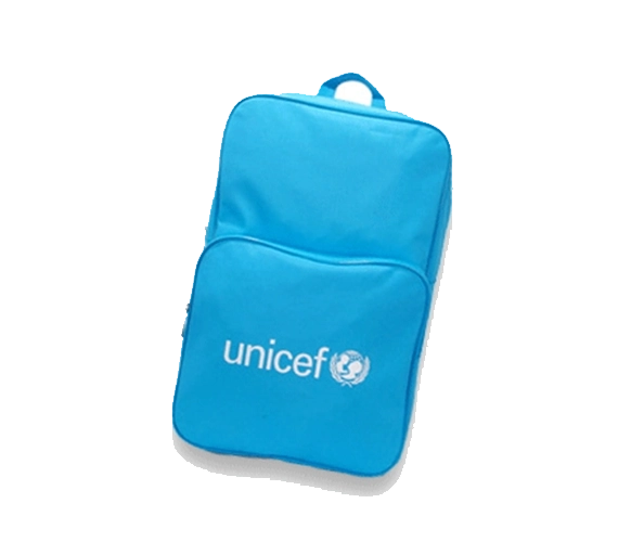 Błękitny plecak z logo UNICEF.